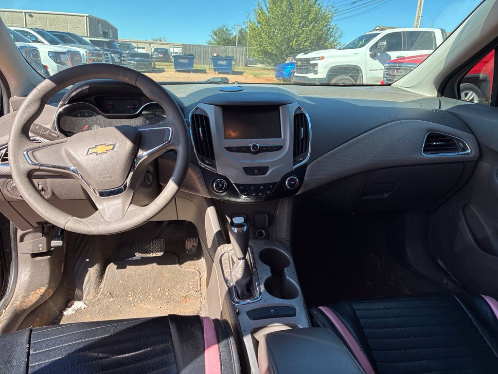 Used 2018 Chevrolet Cruze LS FWD image 17