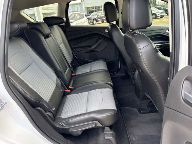 Used 2017 Ford Escape SE w/ SE Sport Appearance Package image 8