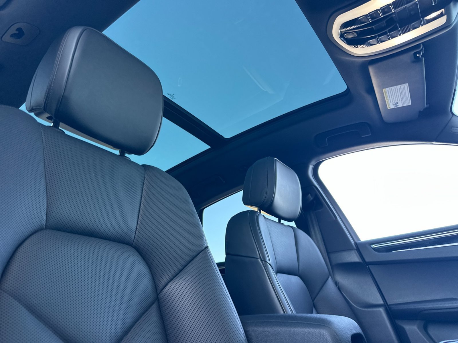 Certified 2026 Porsche Macan AWD/4WD image 22
