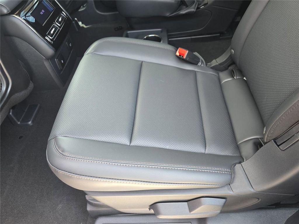 New 2026 Lincoln Aviator AWD image 13