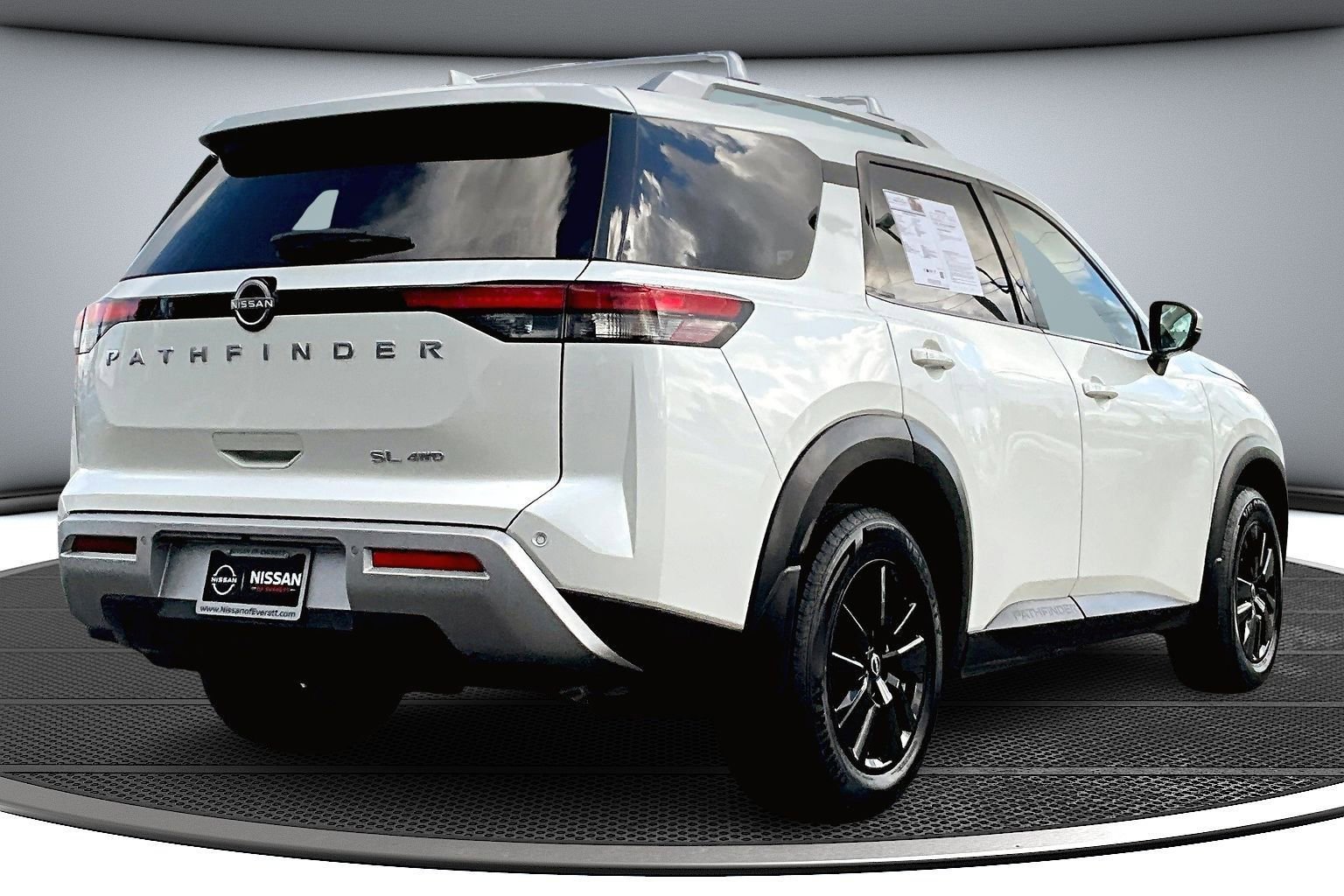 Used 2023 Nissan Pathfinder SL image 6