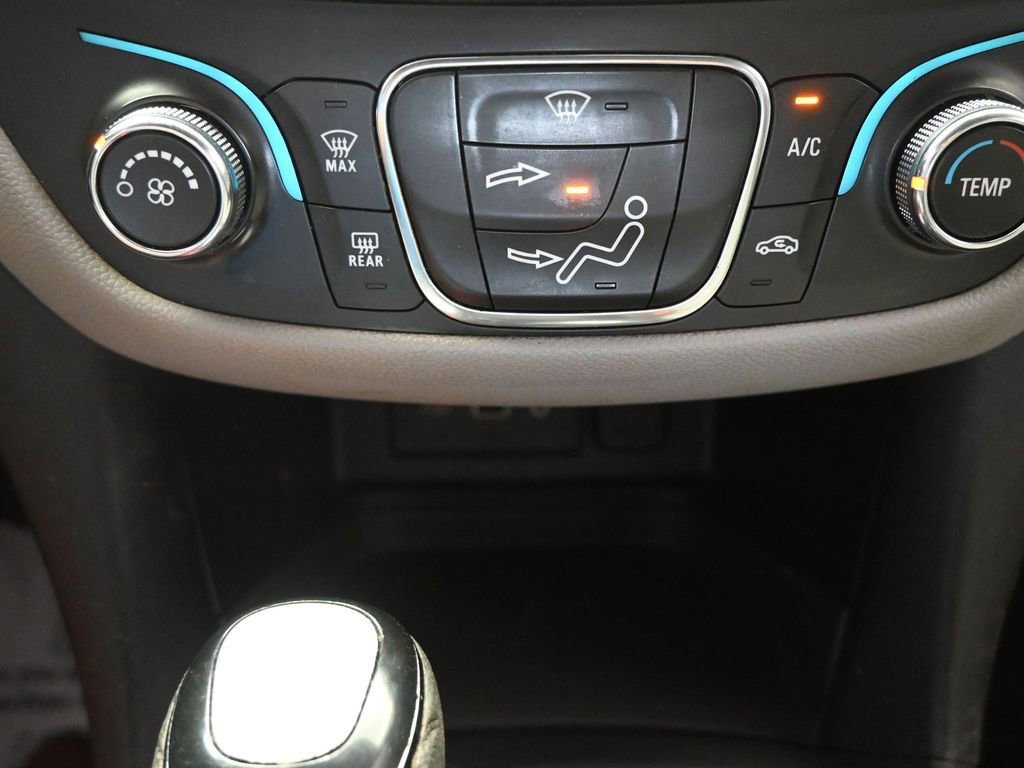 Used 2019 Chevrolet Equinox LS FWD image 31