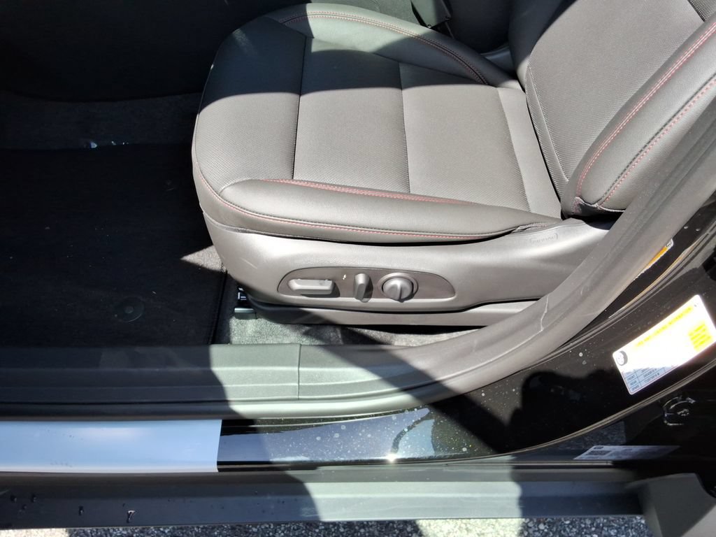 New 2026 Chevrolet Trax RS w/ Sunroof Package FWD image 22