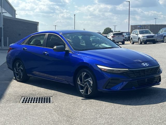 Certified 2025 Hyundai Elantra SEL FWD image 15