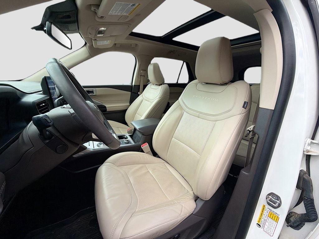 Used 2024 Ford Explorer Platinum w/ Technology Package AWD/4WD image 22