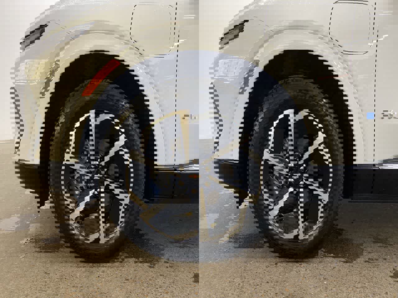 Used 2025 Chevrolet Equinox EV LT w/ Convenience Package image 11