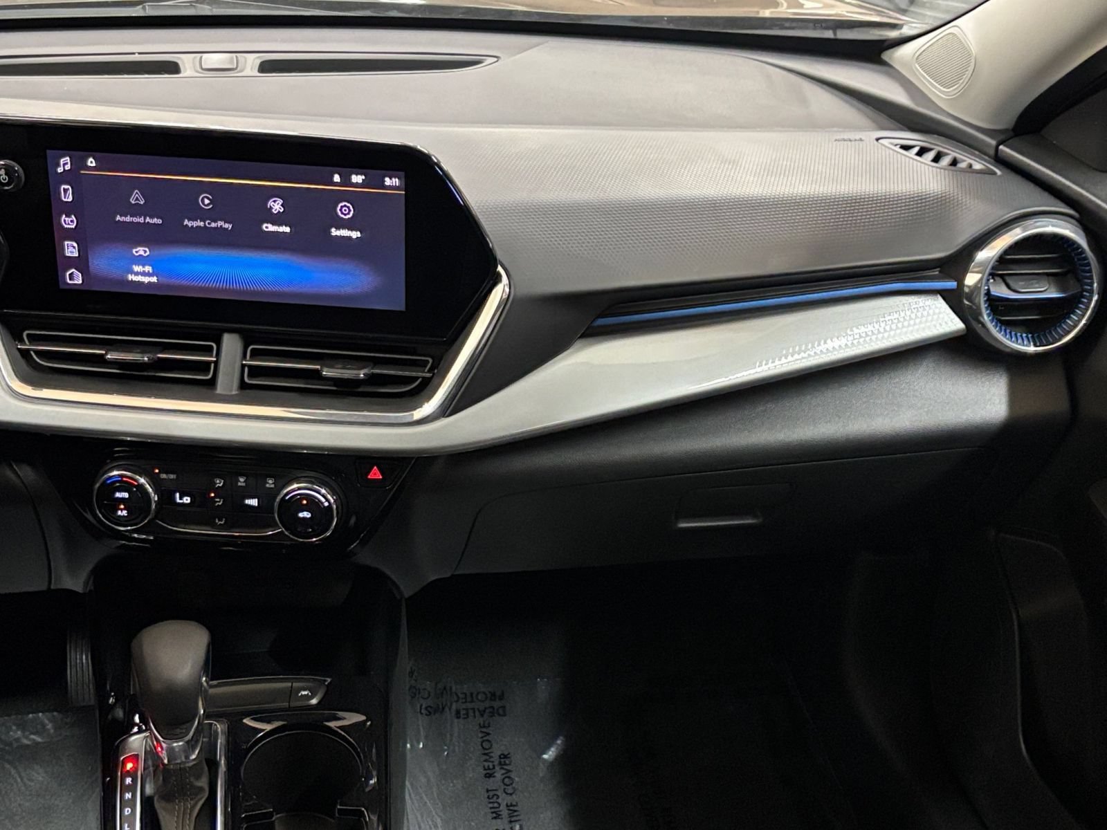 Used 2025 Chevrolet Trax LT FWD image 33