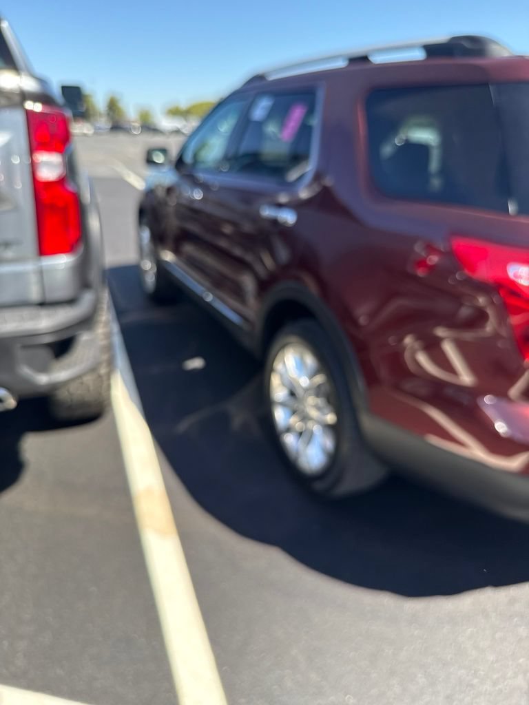 Used 2015 Ford Explorer XLT w/ Equipment Group 202A AWD/4WD image 11