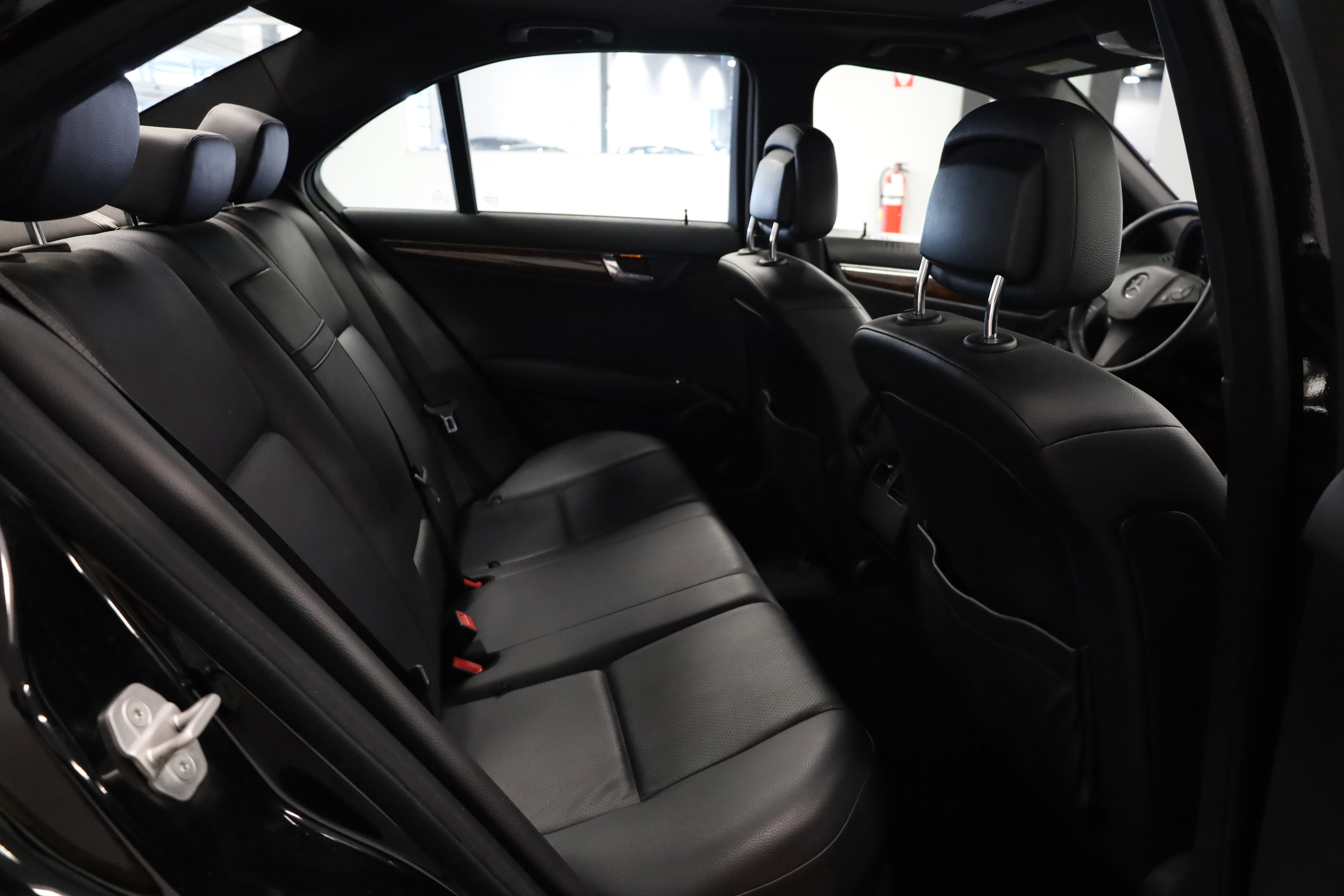 Used 2011 Mercedes-Benz C 300 4MATIC Sedan image 33