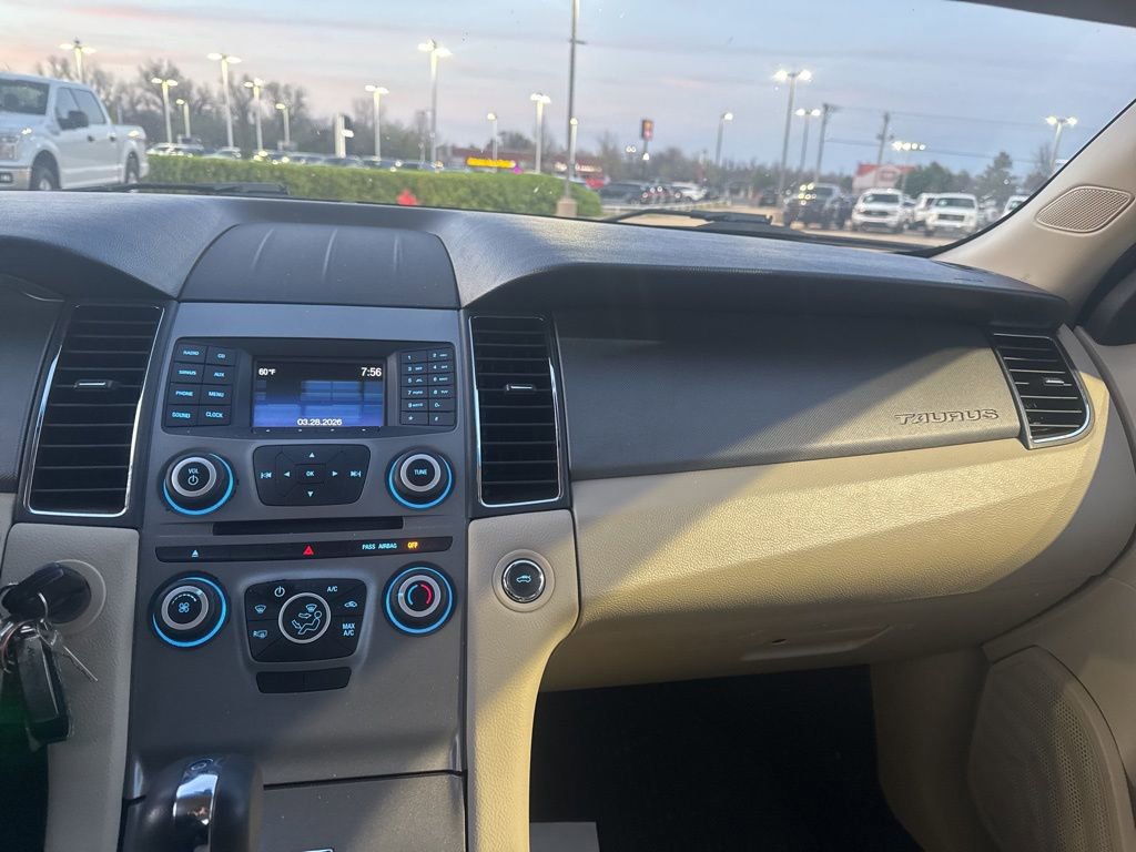 Used 2019 Ford Taurus SE image 8