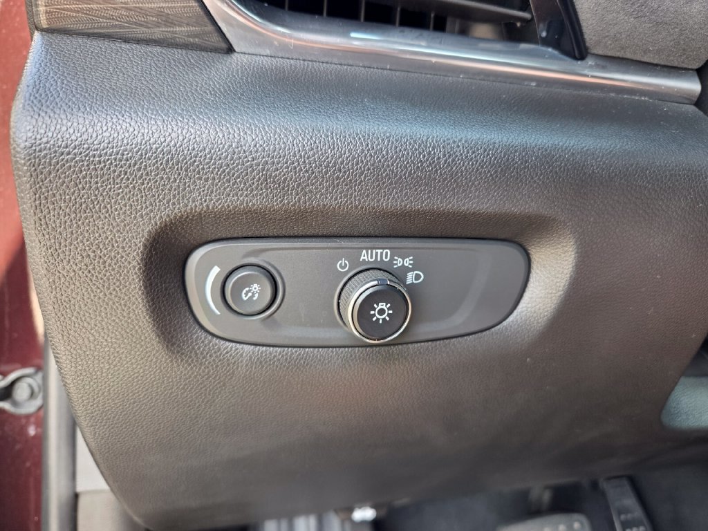 Used 2023 Chevrolet Traverse High Country FWD image 8