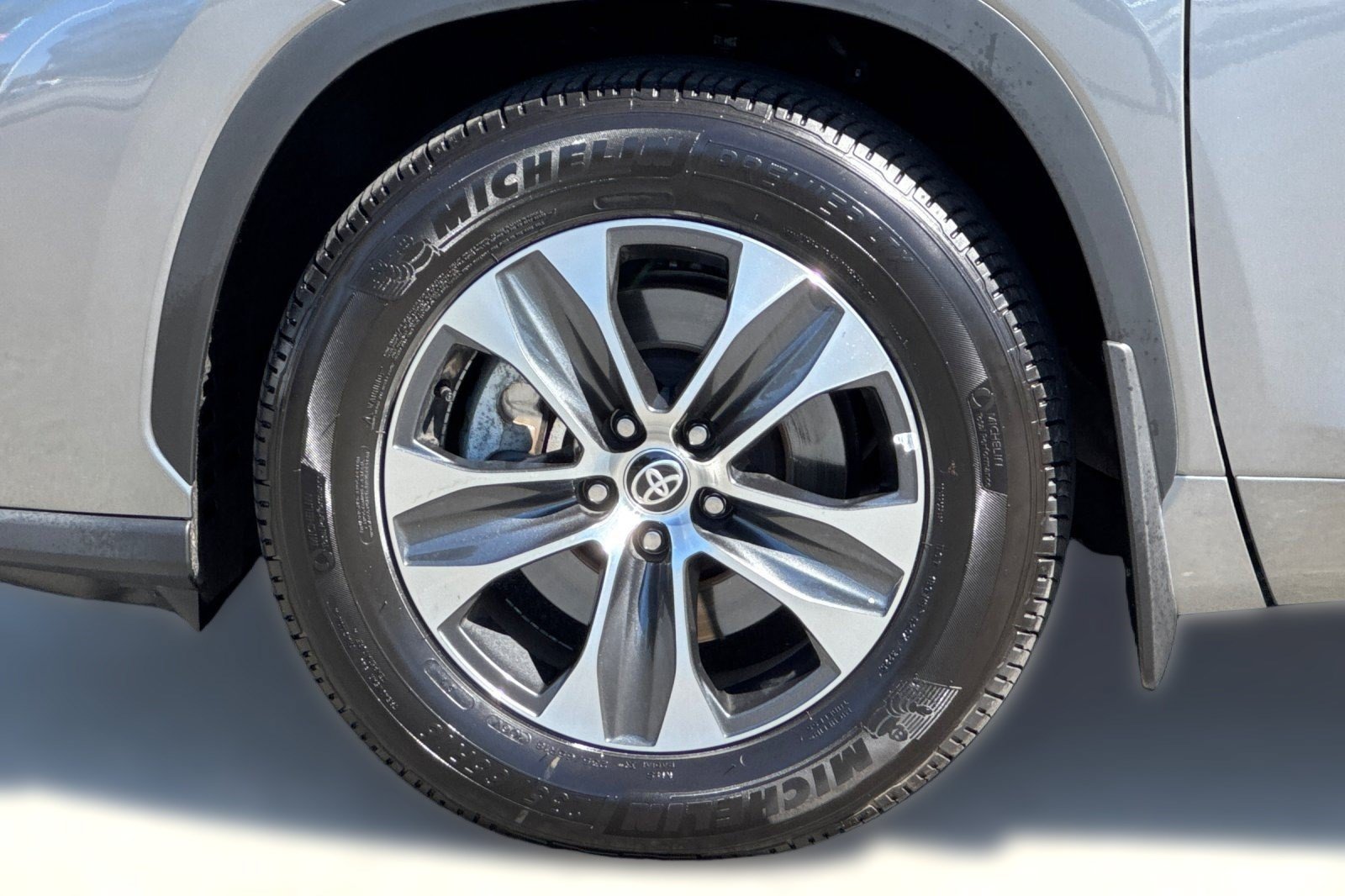 Used 2026 Toyota Highlander XLE AWD/4WD image 13