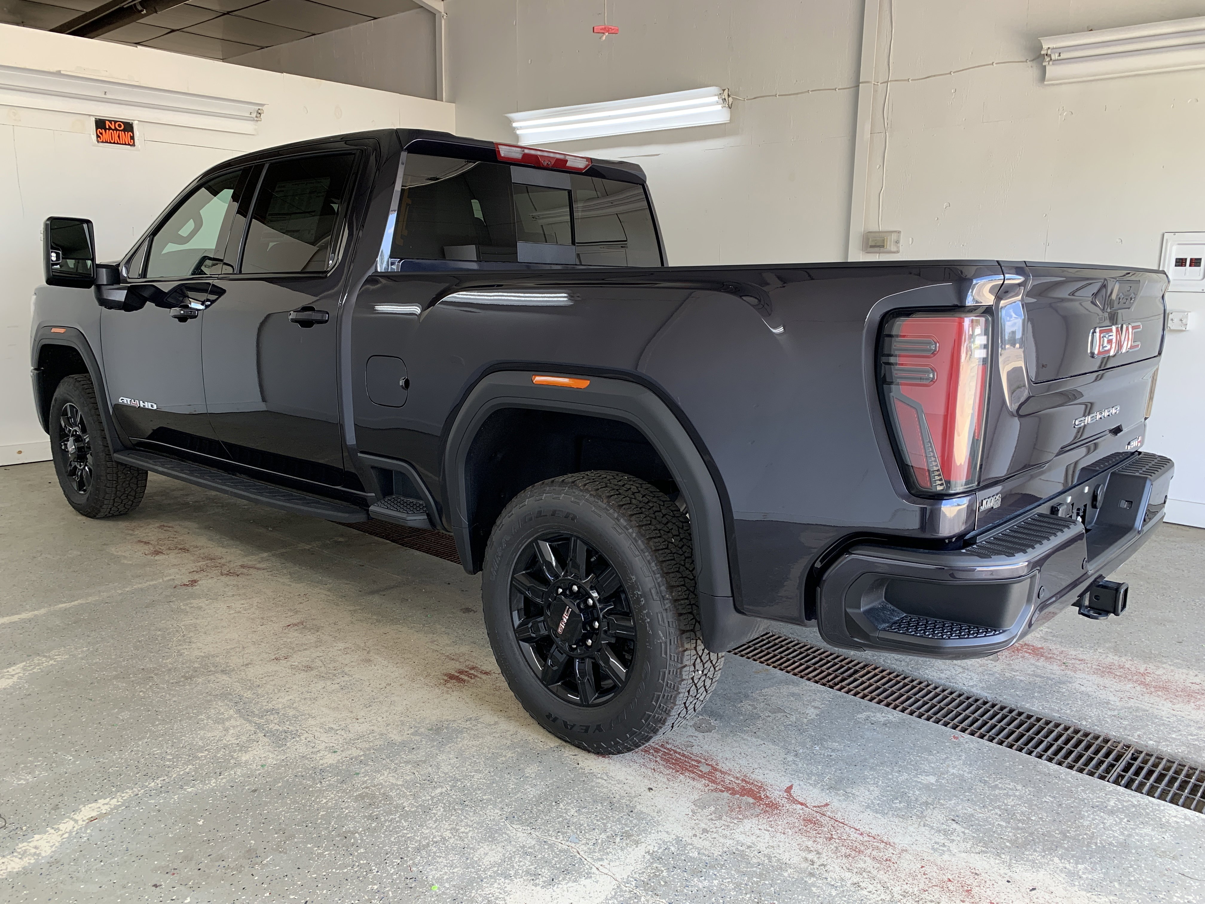 New 2025 GMC Sierra 2500 AT4 w/ AT4 Premium Plus Package image 4