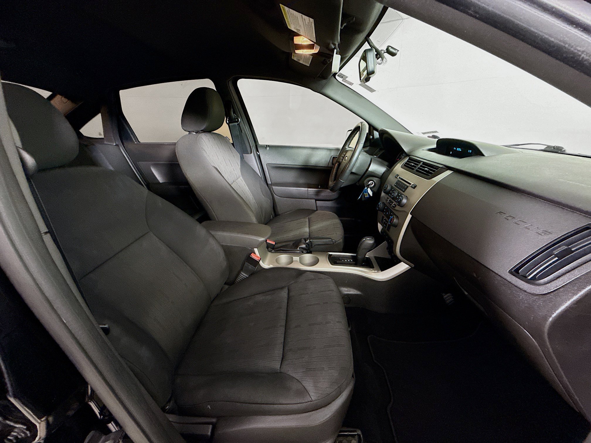 Used 2010 Ford Focus SE FWD image 32