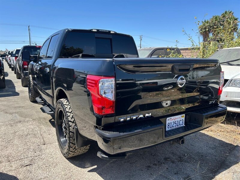 Used 2021 Nissan Titan SV w/ SV Convenience Package RWD image 25