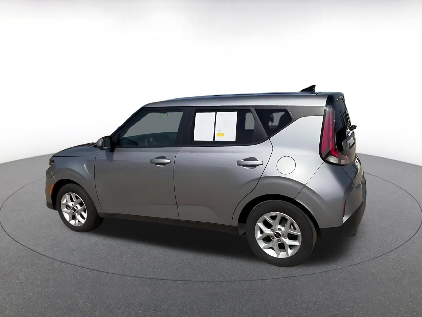 Used 2025 Kia Soul LX w/ LX Technology Package FWD image 9