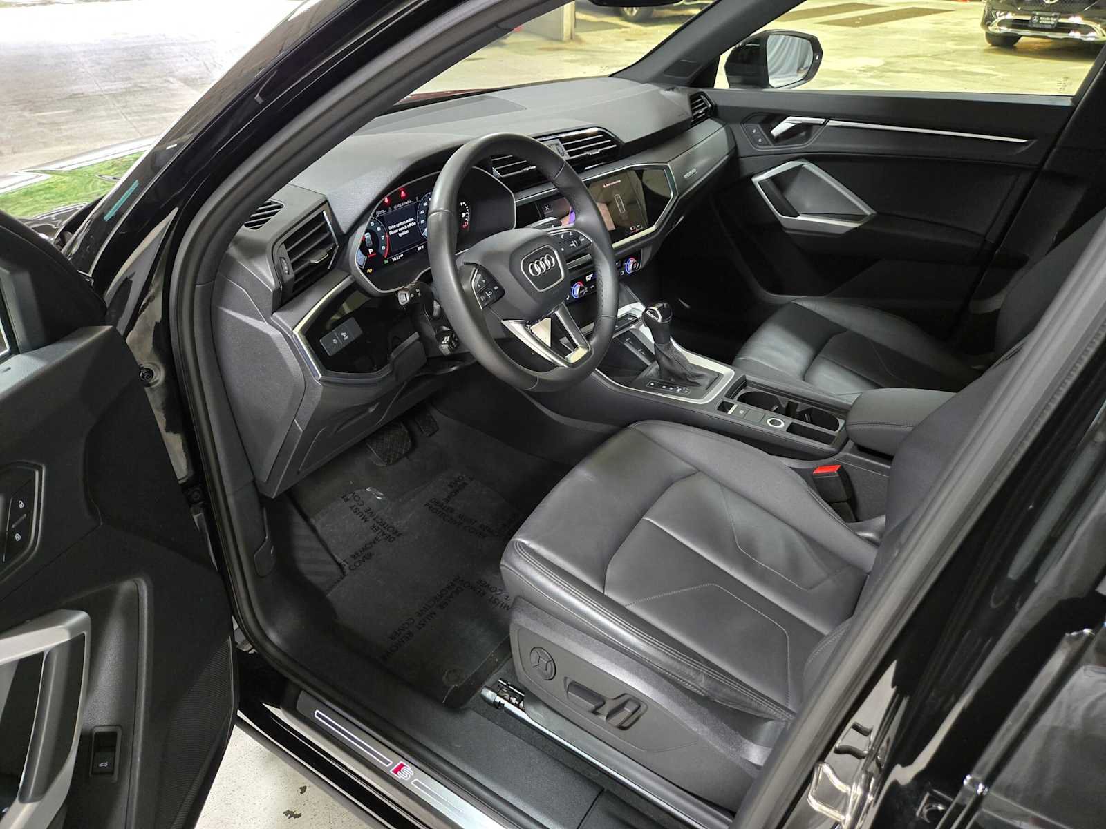 Used 2025 Audi Q3 2.0T Premium AWD/4WD image 19