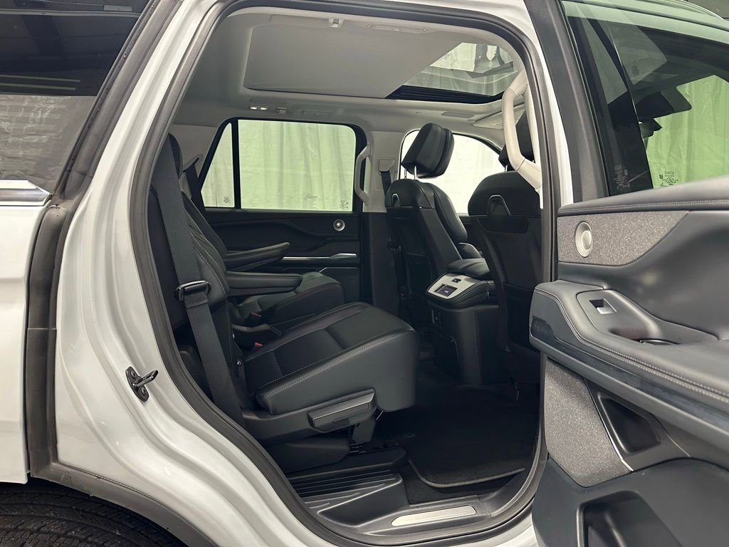 Used 2025 Lincoln Navigator Reserve image 57