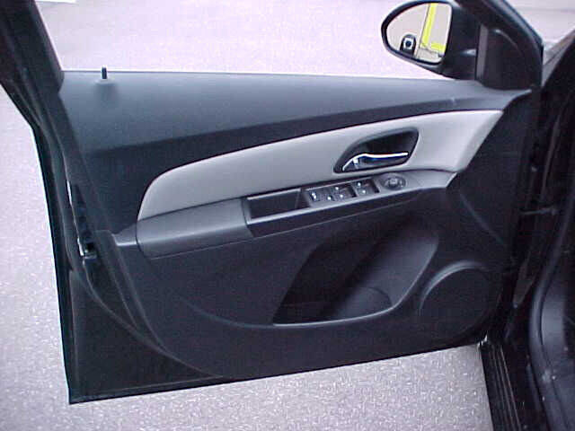 Used 2015 Chevrolet Cruze LS image 17