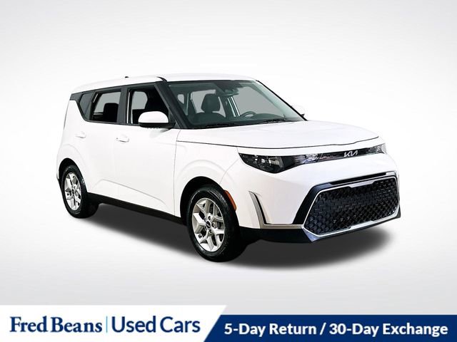 Used 2023 Kia Soul S FWD image 1