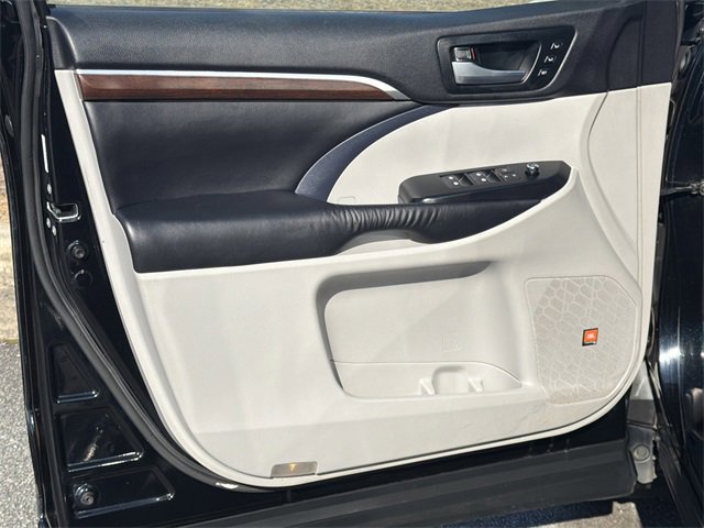 Used 2016 Toyota Highlander Limited image 10
