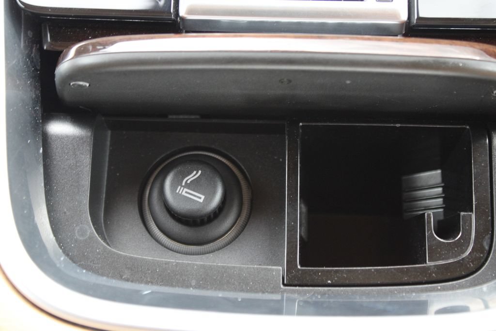 Used 2018 Porsche Panamera 4 AWD/4WD image 30