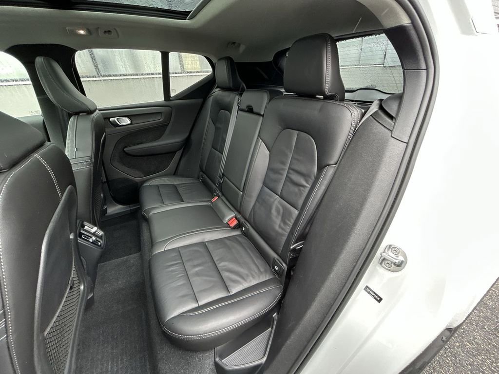 Certified 2023 Volvo XC40 B5 Plus w/ Climate Package image 23