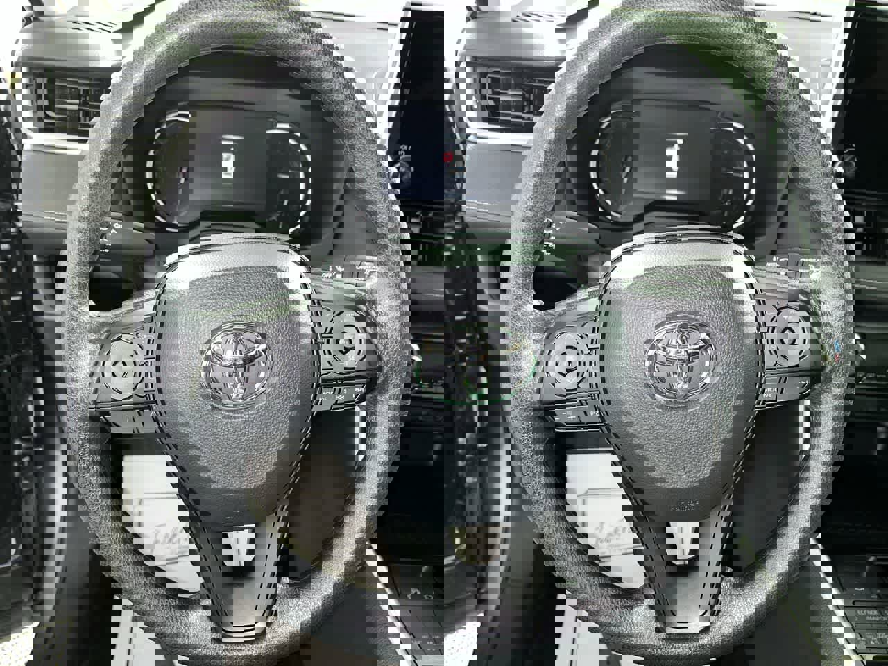 Used 2025 Toyota RAV4 XLE image 16