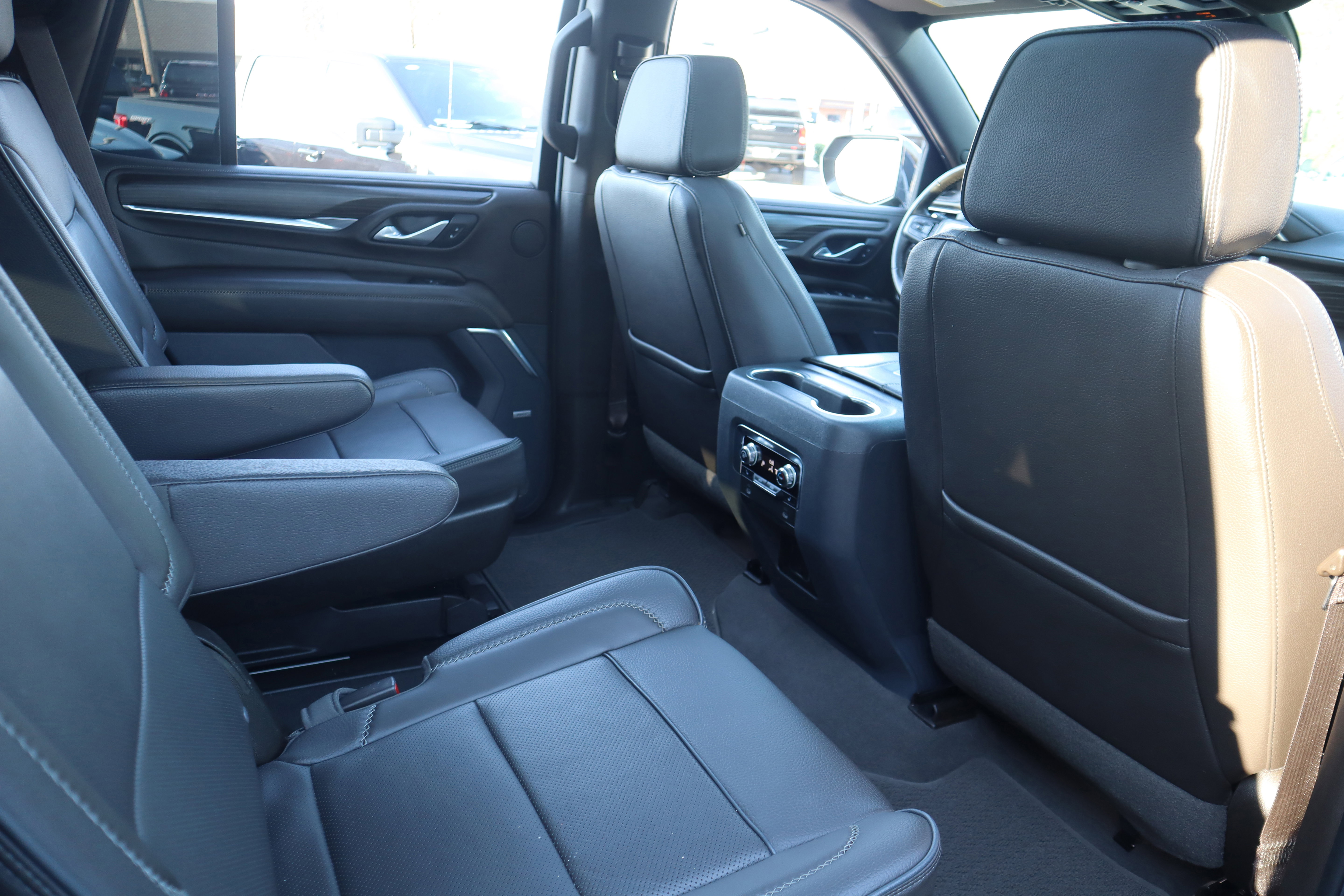 Used 2021 GMC Yukon Denali w/ Denali Premium Package image 39