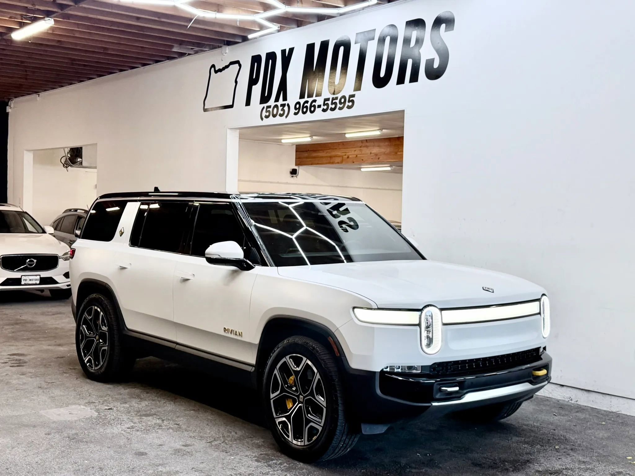 Used 2023 Rivian R1S Adventure AWD/4WD image 1