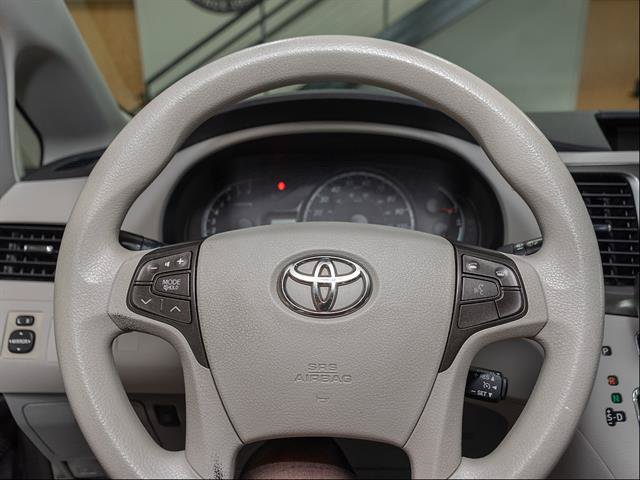 Used 2011 Toyota Sienna LE w/ Towing Pkg AWD/4WD image 11
