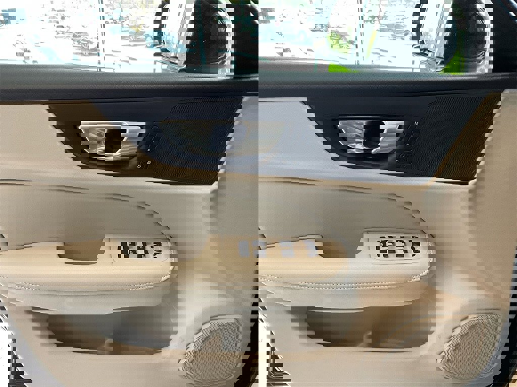 Certified 2024 Volvo S60 B5 Core image 19