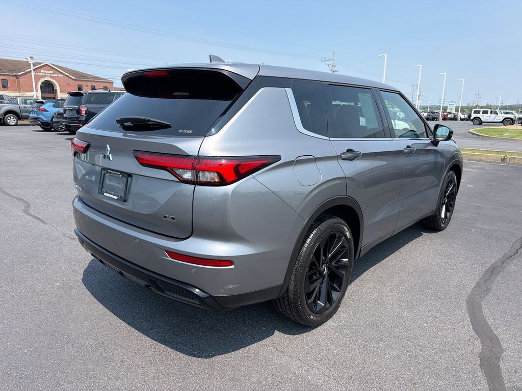 Used 2023 Mitsubishi Outlander SE Black Edition AWD/4WD image 8
