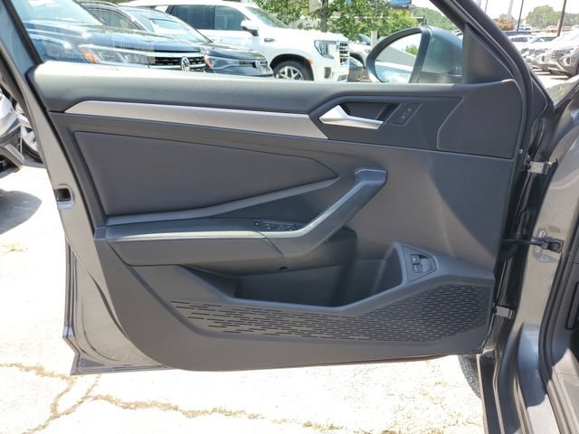 Used 2023 Volkswagen Jetta SE FWD image 20