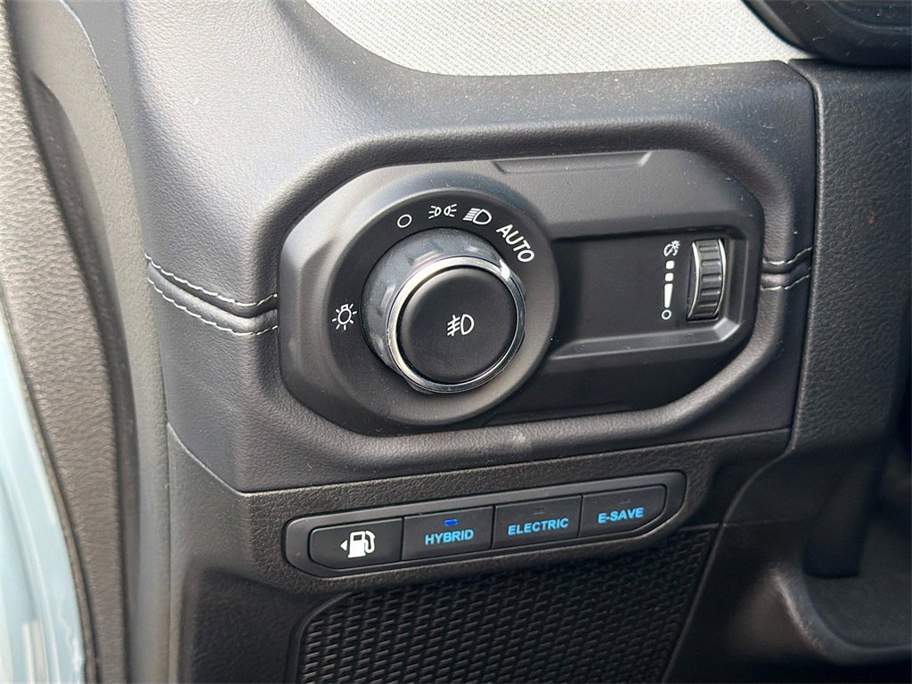 Used 2025 Jeep Wrangler Unlimited Sahara image 10