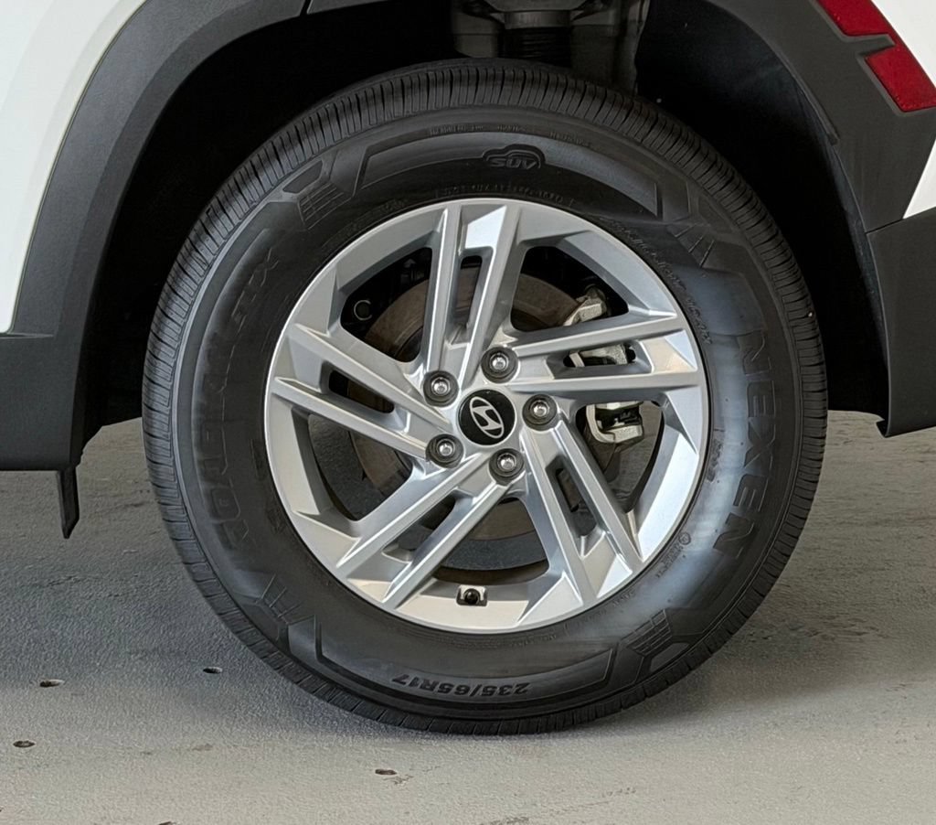 Used 2025 Hyundai Tucson SE AWD/4WD image 8