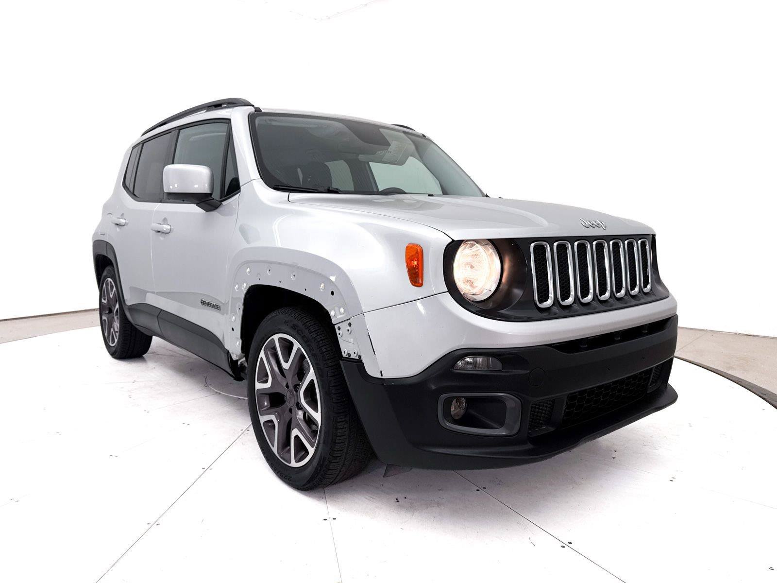 Used 2015 Jeep Renegade Latitude FWD image 9
