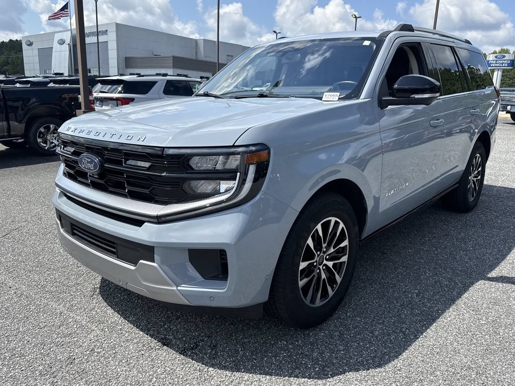 Used 2025 Ford Expedition Platinum AWD/4WD image 3