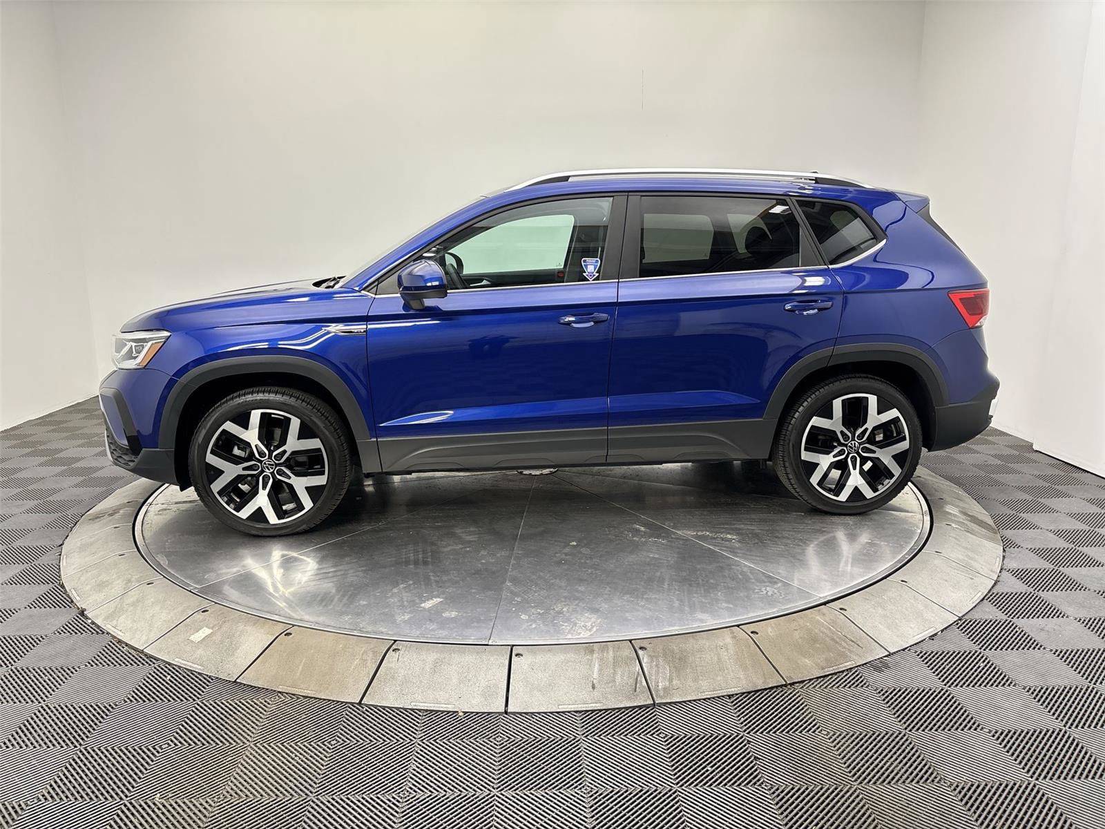 Used 2023 Volkswagen Taos SEL AWD/4WD image 16