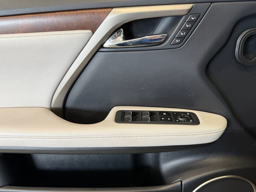 Used 2022 Lexus RX 350L Premium w/ Premium Package image 27