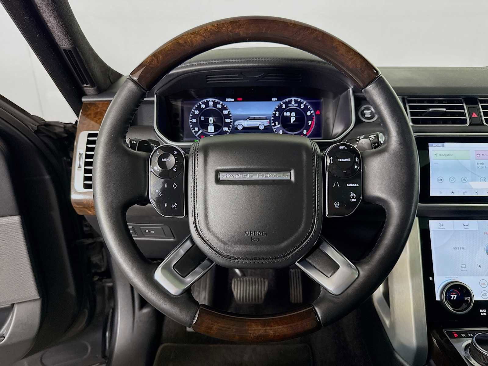 Used 2019 Land Rover Range Rover Supercharged AWD/4WD image 11