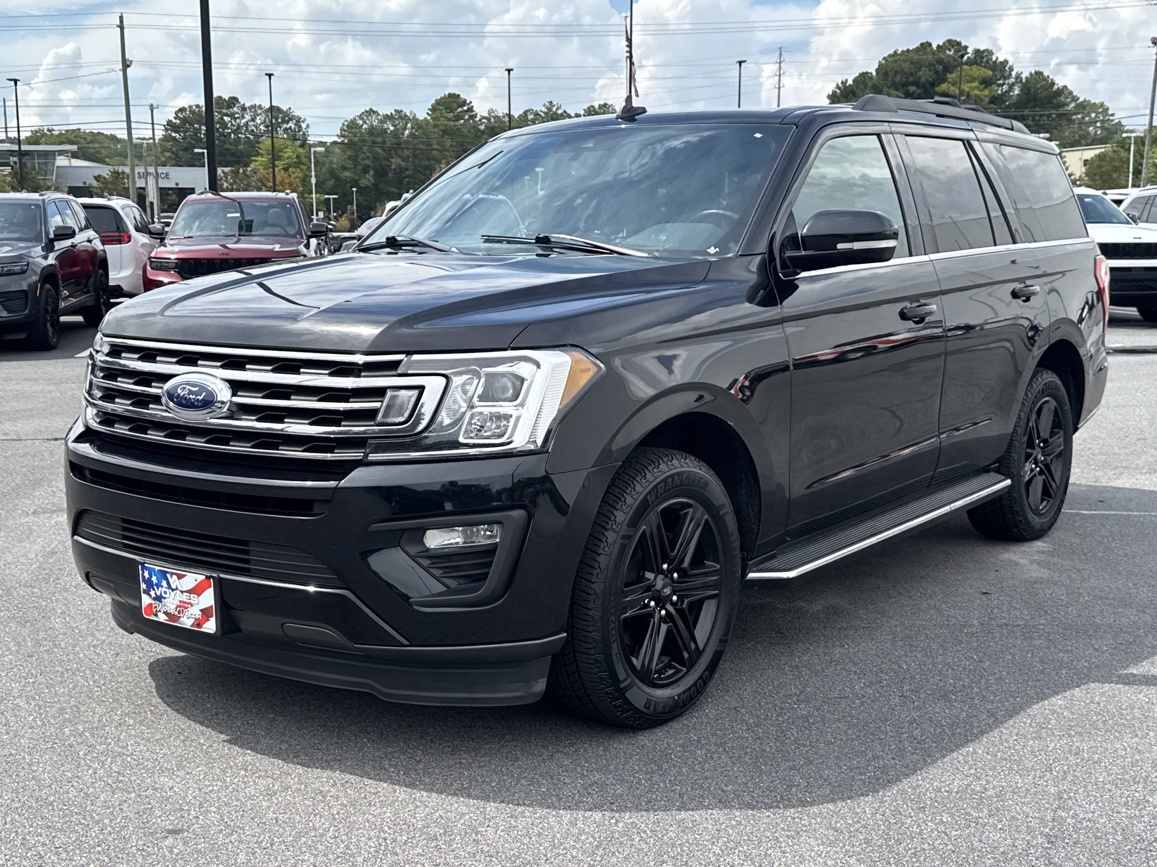 Used 2021 Ford Expedition XLT image 3