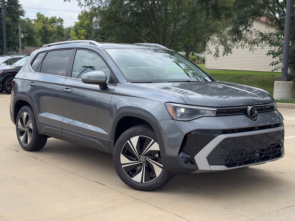 New 2026 Volkswagen Taos SE AWD/4WD image 1
