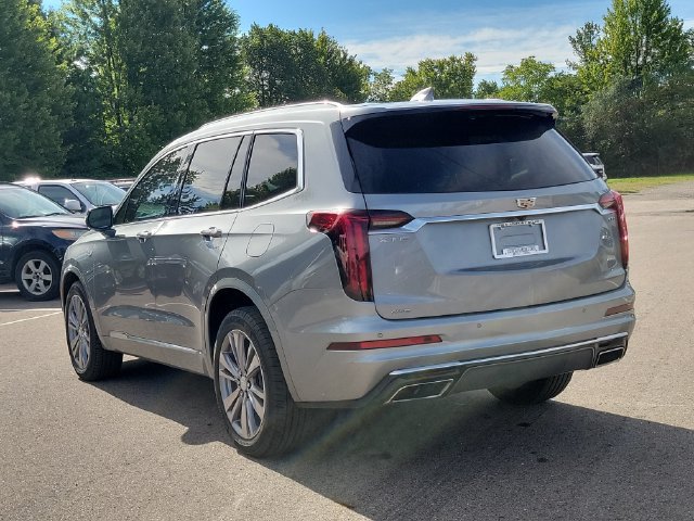 Used 2025 Cadillac XT6 Premium Luxury AWD/4WD image 4