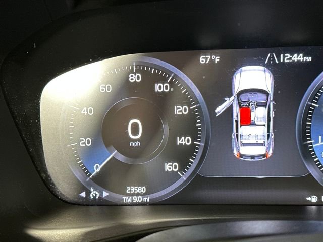 Used 2020 Volvo XC40 T5 Momentum image 18