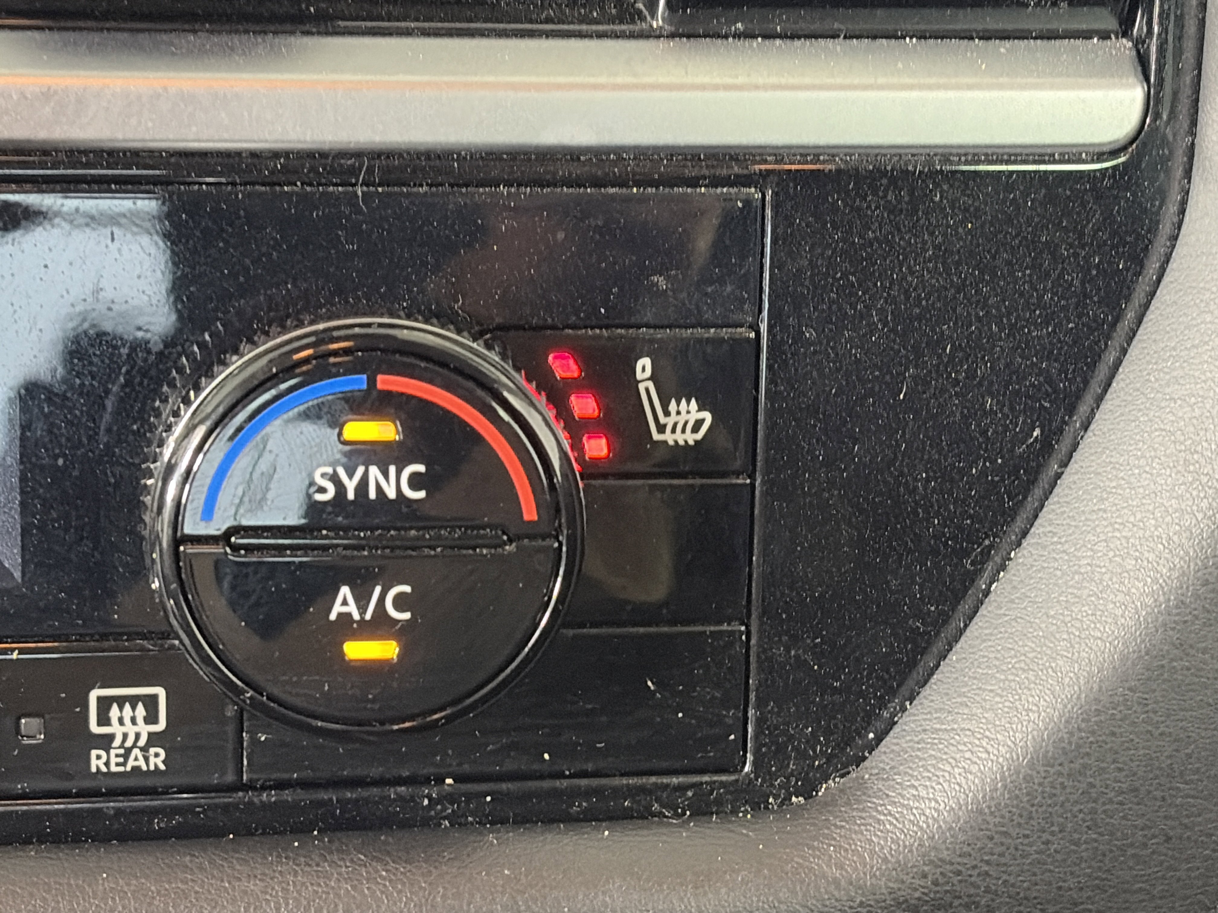 Used 2024 Nissan Pathfinder SV image 23