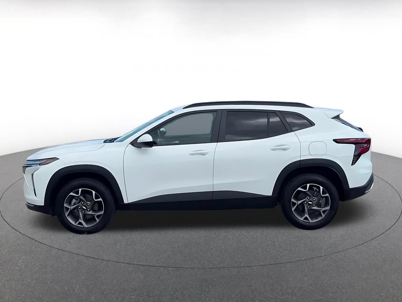 Used 2025 Chevrolet Trax LT FWD image 7