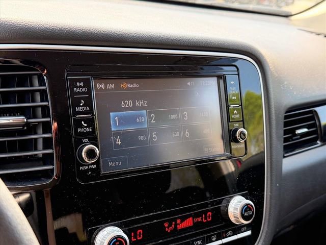 Used 2020 Mitsubishi Outlander AWD image 27