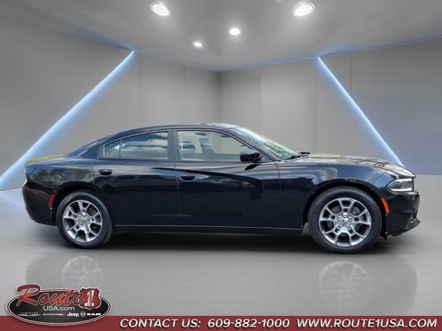 Used 2015 Dodge Charger SXT image 2