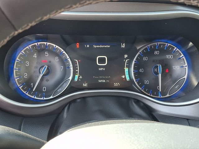 Used 2024 Chrysler Pacifica Touring-L image 17